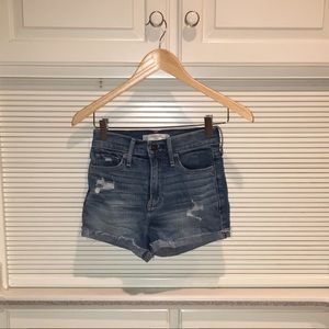 Abercrombie&Fitch women’s distressed denim shorts